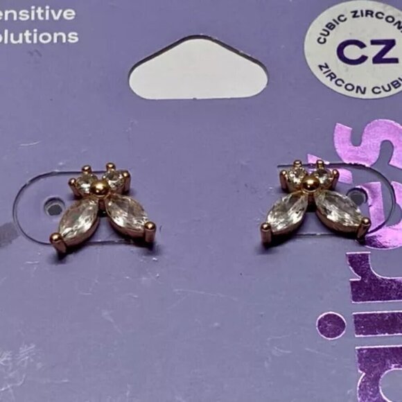 Claire's Sensitive Solutions Cubic Zirconia Stud Earrings Set Floral Leaf Design - Picture 2 of 8